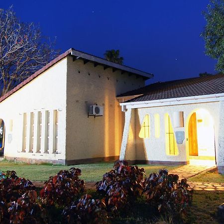 Kadoma Hotel&Conference Centre Exterior foto