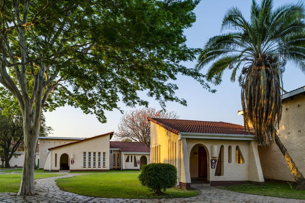 Kadoma Hotel&Conference Centre Exterior foto